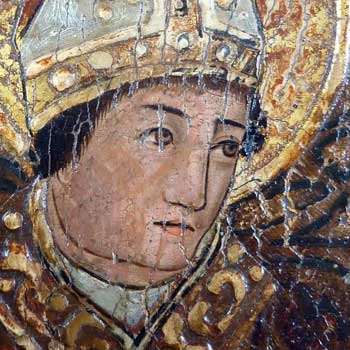 Le visage de l’évêque
avant intervention,
après nettoyage,
masticage et
vernissage puis après
retouche.